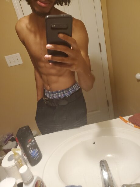 Foto desnuda filtrada de OnlyFans de Yvngray