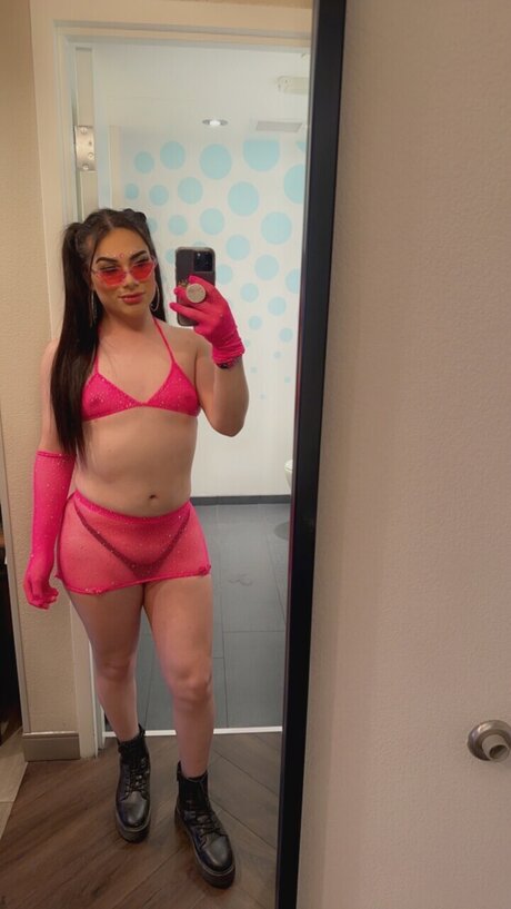 Foto desnuda filtrada de OnlyFans de Penny Doll