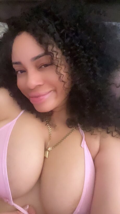 Foto desnuda filtrada de OnlyFans de Honey Fire 