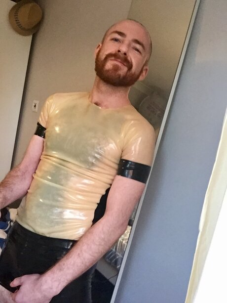 Foto desnuda filtrada de OnlyFans de Hairyrubbercub