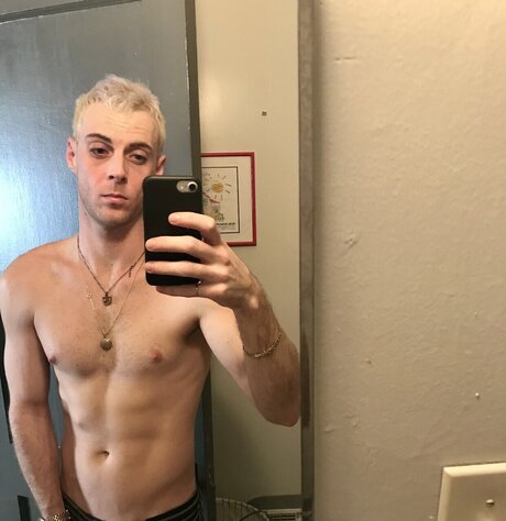 Foto desnuda filtrada de OnlyFans de Dev Stone