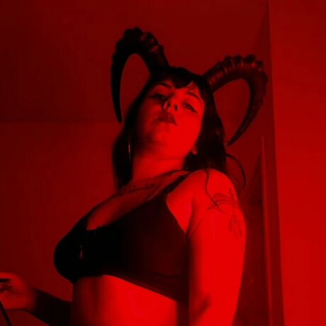 Foto desnuda filtrada de OnlyFans de Scarlet Demoness