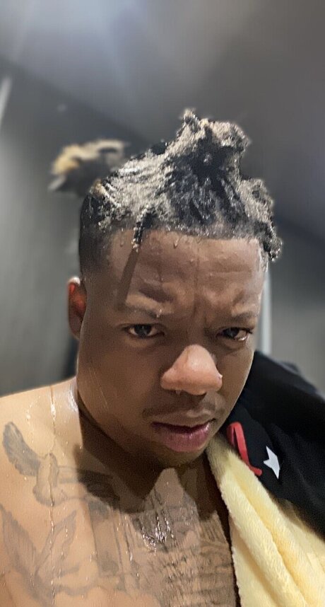 Foto desnuda filtrada de OnlyFans de Hottboiiduke