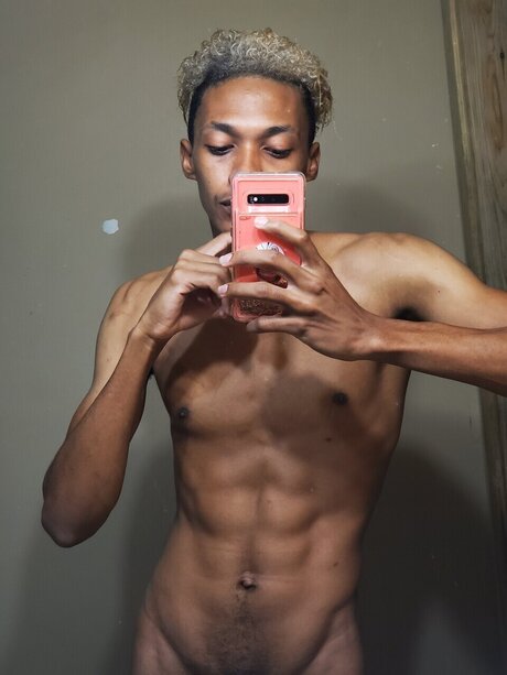 Foto desnuda filtrada de OnlyFans de Pinkflamingo