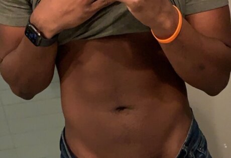 Foto desnuda filtrada de OnlyFans de Troy Huxley