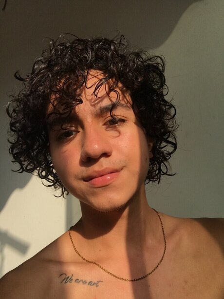 Foto desnuda filtrada de OnlyFans de Carlos Salazar
