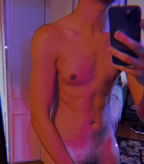 Foto desnuda filtrada de OnlyFans de The Kinky Twinky