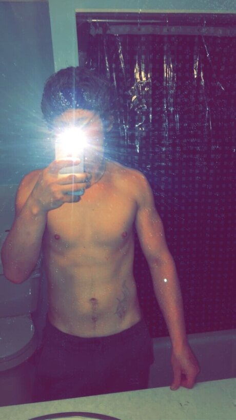 Foto desnuda filtrada de OnlyFans de James