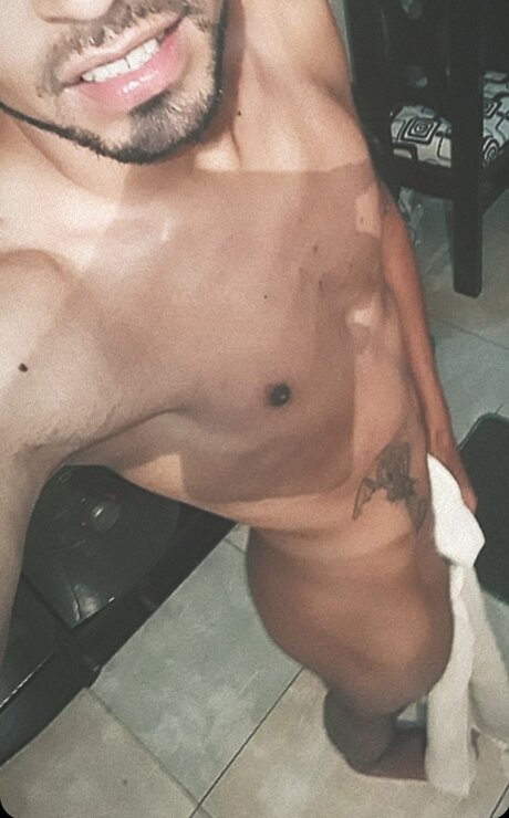 Foto desnuda filtrada de OnlyFans de Hidrian Silvestre