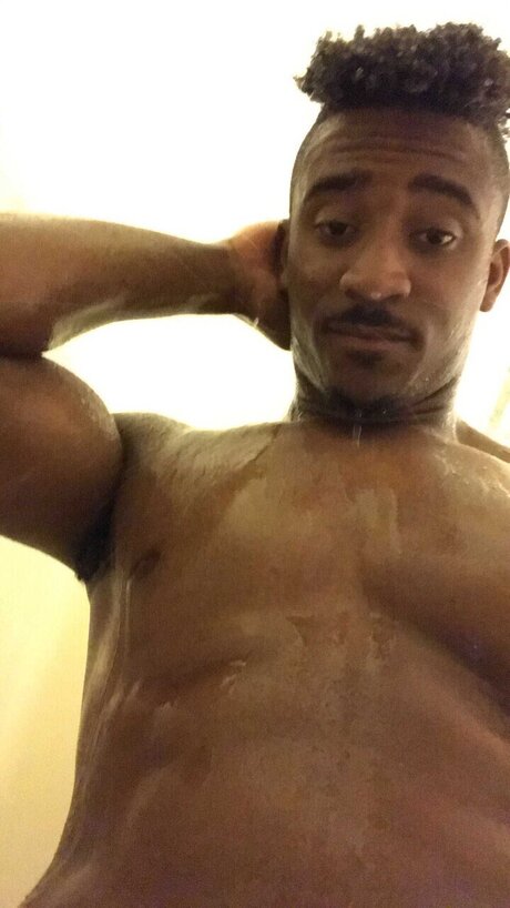 Foto desnuda filtrada de OnlyFans de Nathaniel Small