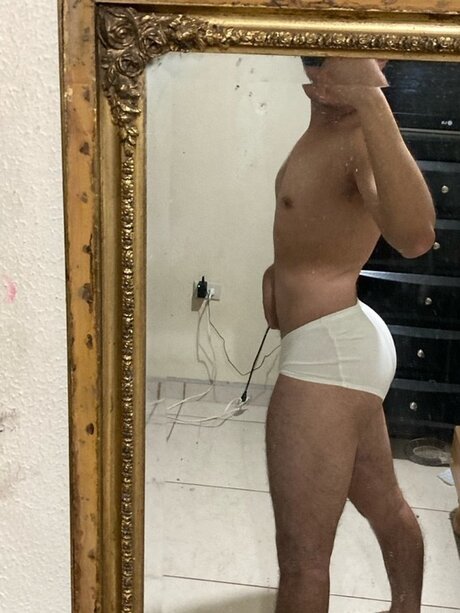 Foto desnuda filtrada de OnlyFans de Alejo432