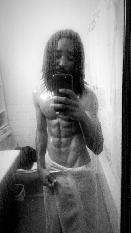 Foto desnuda filtrada de OnlyFans de Bravvvo