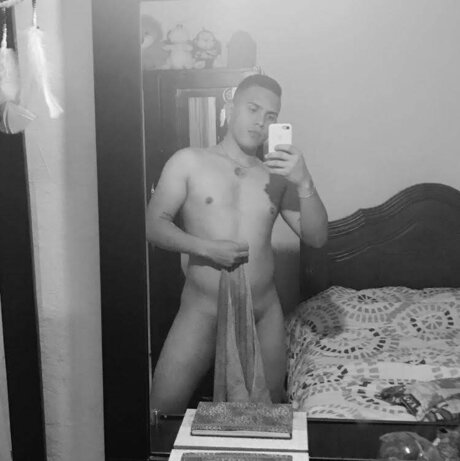 Foto desnuda filtrada de OnlyFans de Johan Holgun