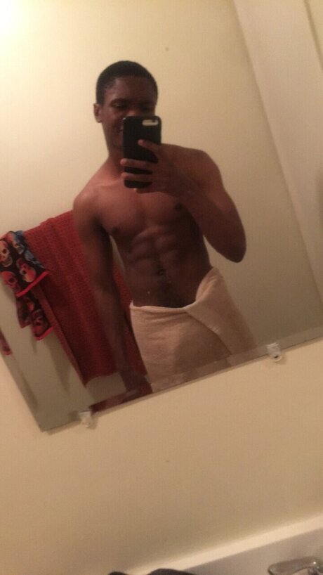 Foto desnuda filtrada de OnlyFans de Tavian