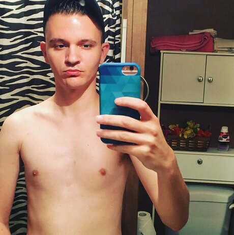 Foto desnuda filtrada de OnlyFans de Trent