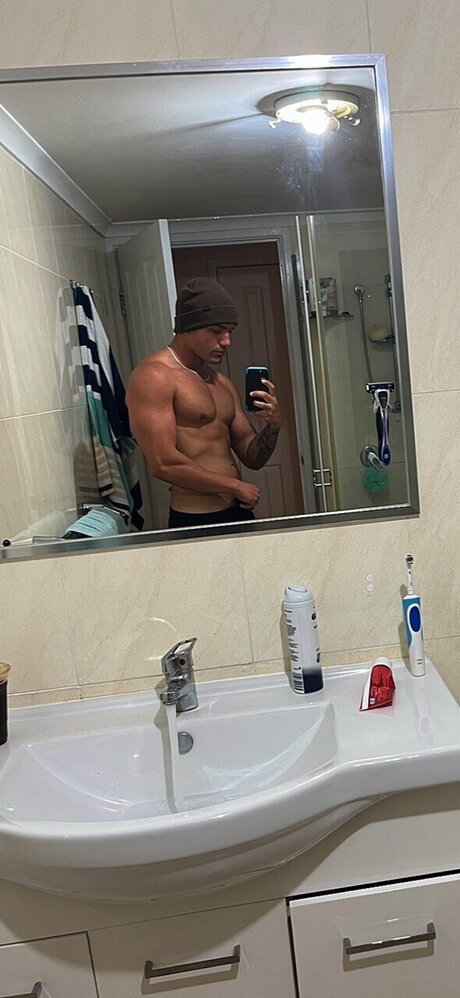 Foto desnuda filtrada de OnlyFans de J