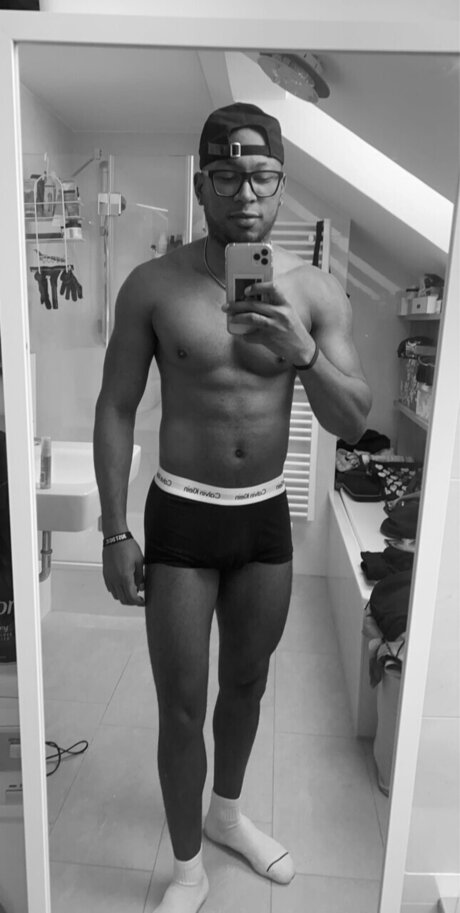 Foto desnuda filtrada de OnlyFans de Tyron