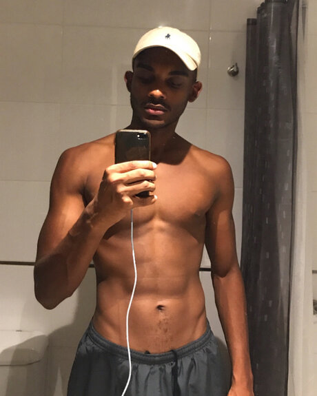 Foto desnuda filtrada de OnlyFans de Erik