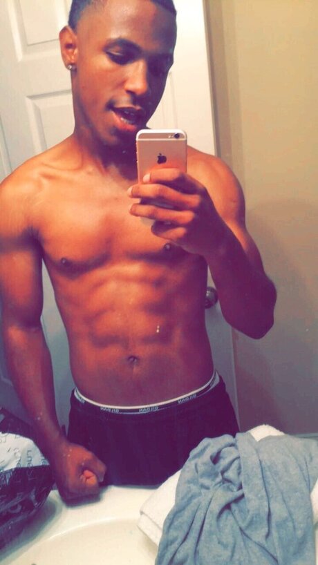 Foto desnuda filtrada de OnlyFans de Bg