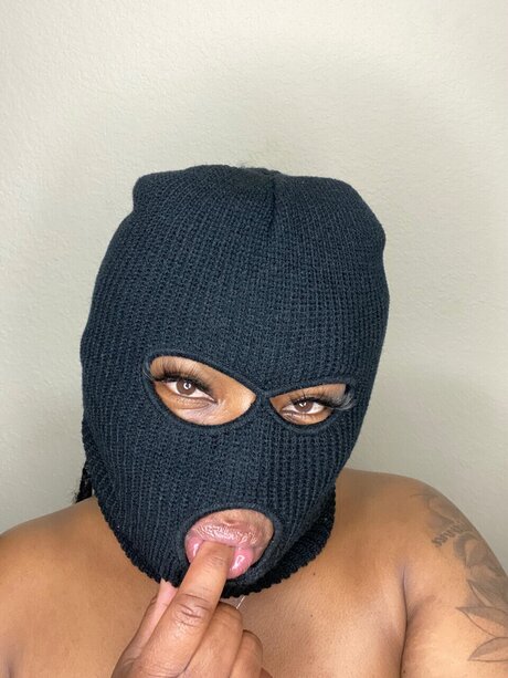 Foto desnuda filtrada de OnlyFans de Masked Goddess