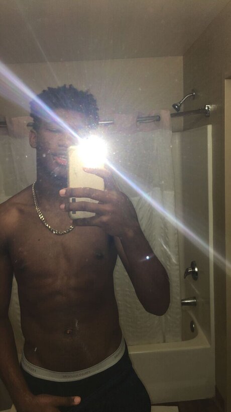 Foto desnuda filtrada de OnlyFans de Officialtronn