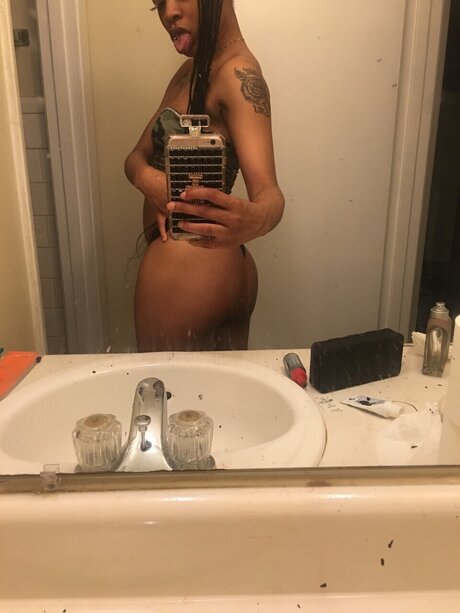 Foto desnuda filtrada de OnlyFans de Mixxdoll Sammi