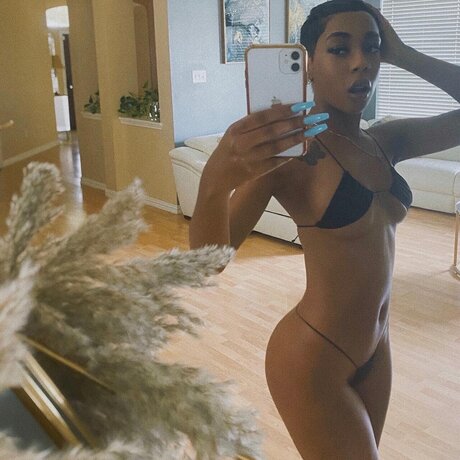 Foto desnuda filtrada de OnlyFans de Amplt3