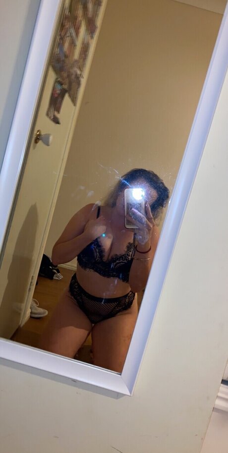 Foto desnuda filtrada de OnlyFans de Nelly