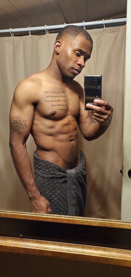 Foto desnuda filtrada de OnlyFans de Kcwhitelightpipe