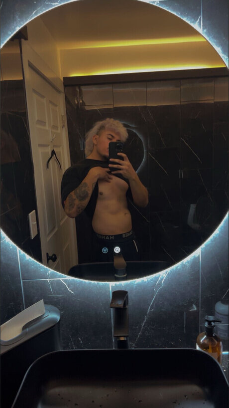 Foto desnuda filtrada de OnlyFans de Toni