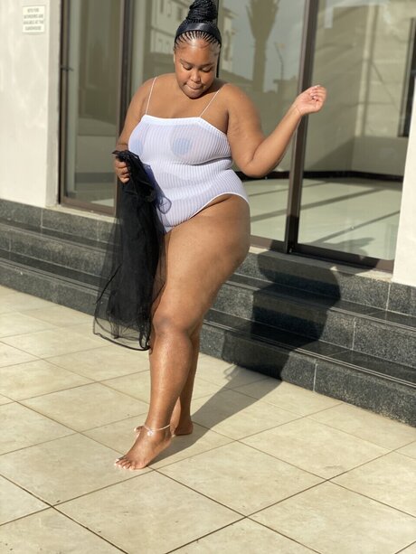 Foto desnuda filtrada de OnlyFans de Karabo