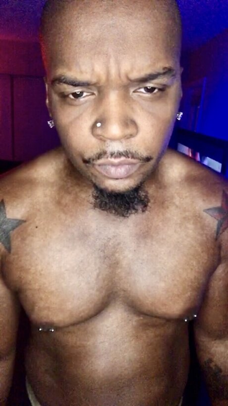 Foto desnuda filtrada de OnlyFans de Blacklighting
