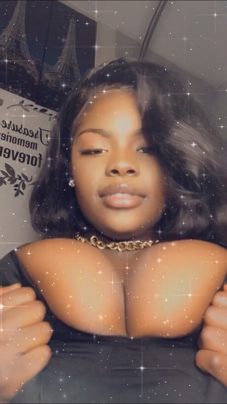 Foto desnuda filtrada de OnlyFans de Daprettiestbrat