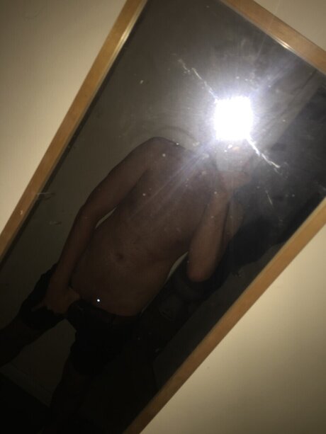 Foto desnuda filtrada de OnlyFans de Simonbills