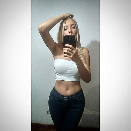 Foto desnuda filtrada de OnlyFans de Emily Herrera