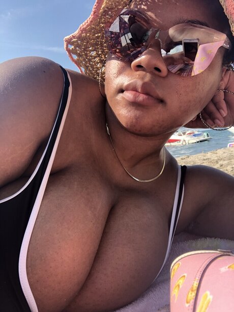 Foto desnuda filtrada de OnlyFans de Suga Huni