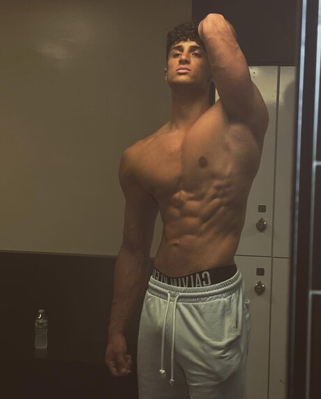 Foto desnuda filtrada de OnlyFans de Gabriel Rafailov