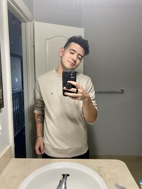 Foto desnuda filtrada de OnlyFans de Sebastian