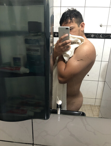 Foto desnuda filtrada de OnlyFans de Tales Ramon