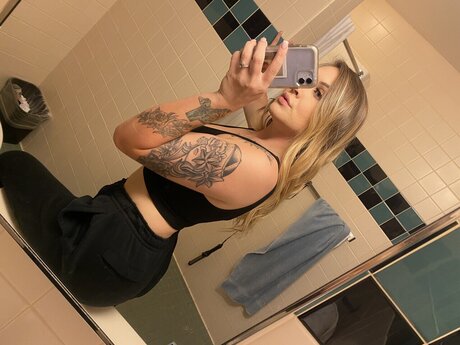 Foto desnuda filtrada de OnlyFans de Averi