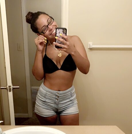 Foto desnuda filtrada de OnlyFans de Thatbaybee
