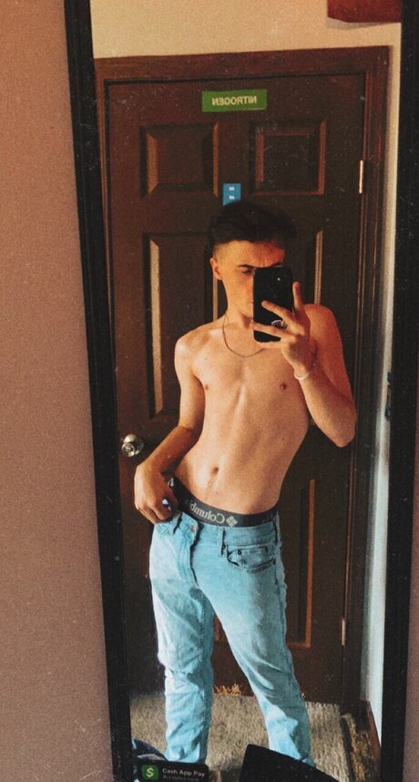 Foto desnuda filtrada de OnlyFans de Noah