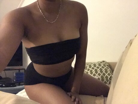 Foto desnuda filtrada de OnlyFans de Tina Tantalizing Trix