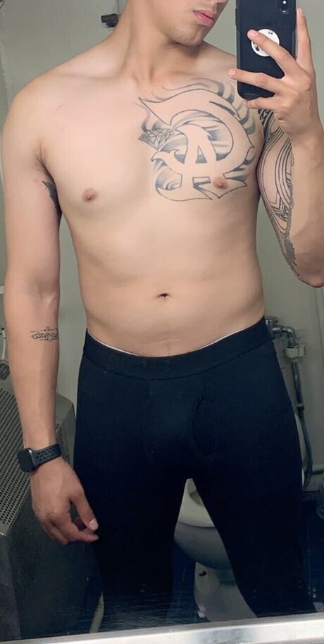 Foto desnuda filtrada de OnlyFans de Saint