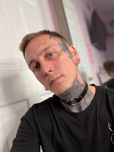 Foto desnuda filtrada de OnlyFans de Beautiful Dead Boy
