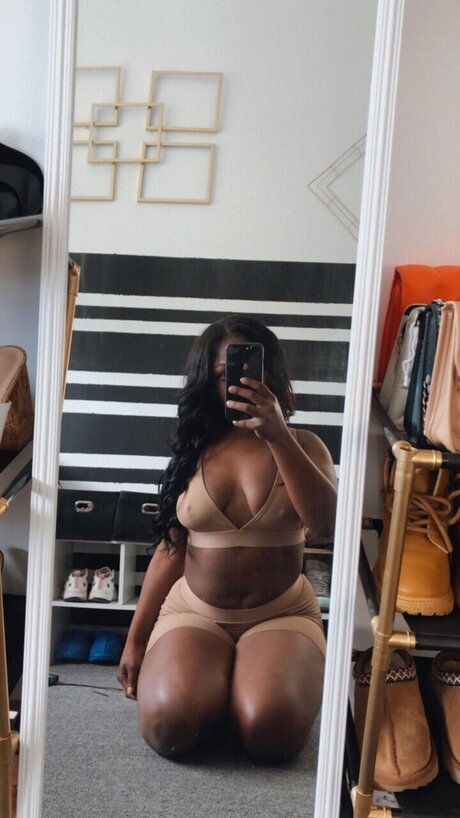 Foto desnuda filtrada de OnlyFans de Baby Girl 