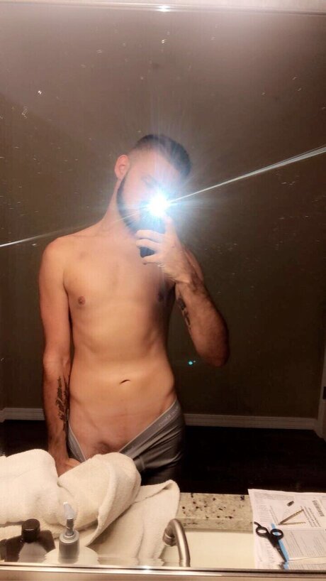 Foto desnuda filtrada de OnlyFans de Guy Thomas