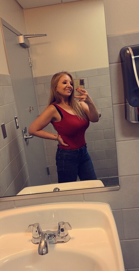 Foto desnuda filtrada de OnlyFans de Miley Logan