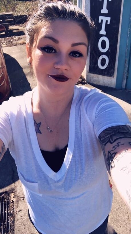 Foto desnuda filtrada de OnlyFans de Raelynn Risqu