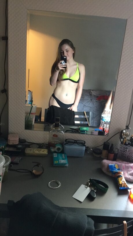 Foto desnuda filtrada de OnlyFans de Emmy